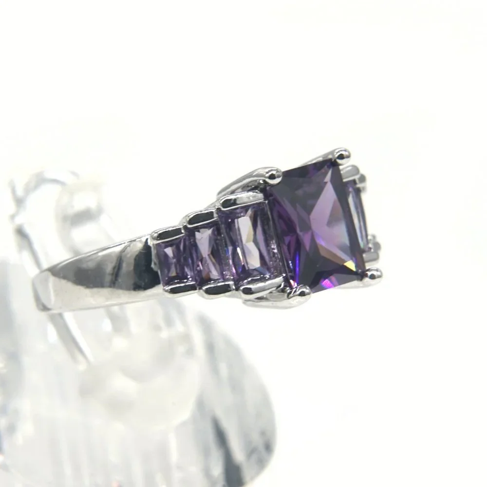 Silver Amethyst ring with baguettes on side. - Picture 4 of 4
